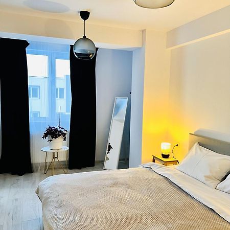 Апартаменти Airport Gardens Loft Отопень Екстер'єр фото