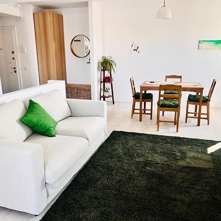Апартаменти Airport Gardens Loft Отопень Екстер'єр фото